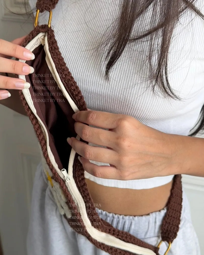 Fanny pack inside 1.webp