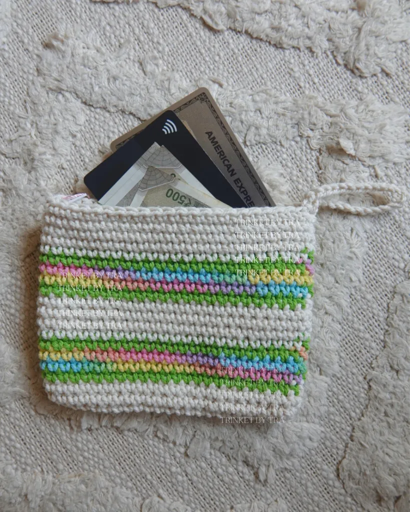 Card pouch use 1.webp