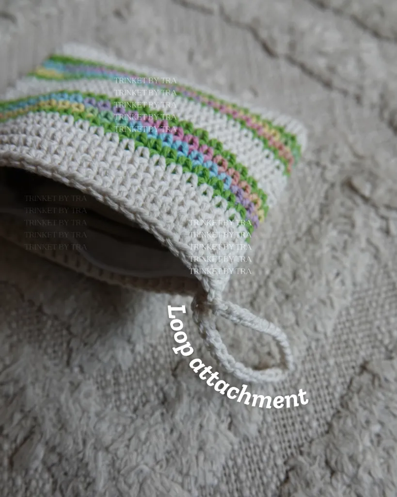 Card pouch details 2.webp