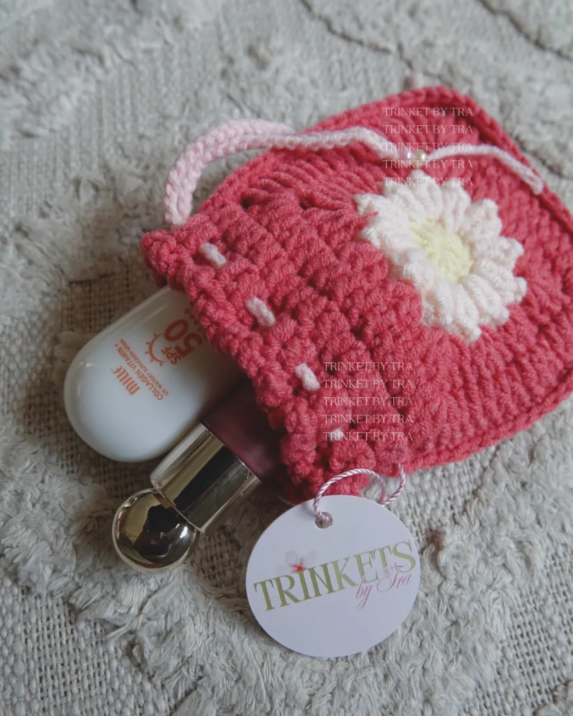 Daisy pouch use 2.webp