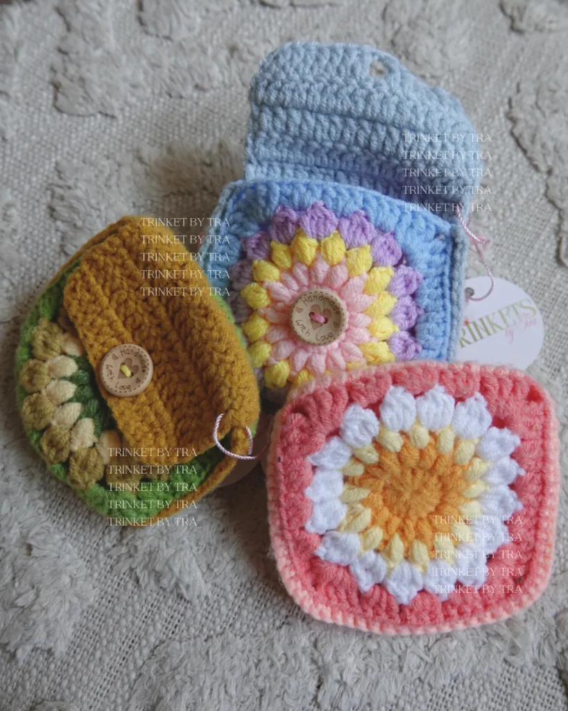 Granny pouch all 1.webp