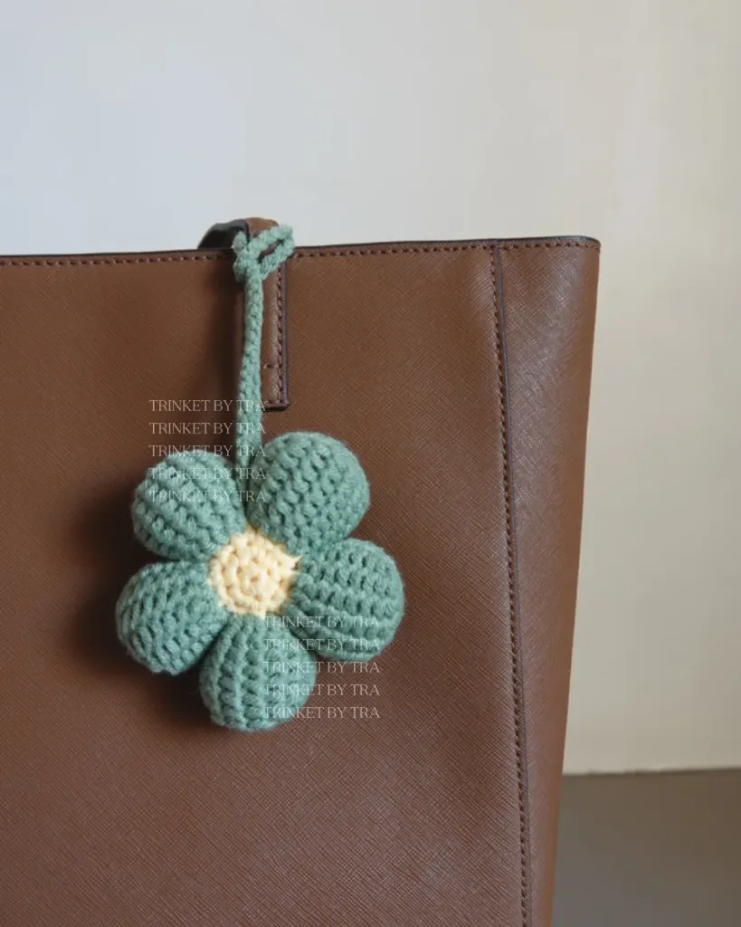 Big floral bag tag (Sage green)