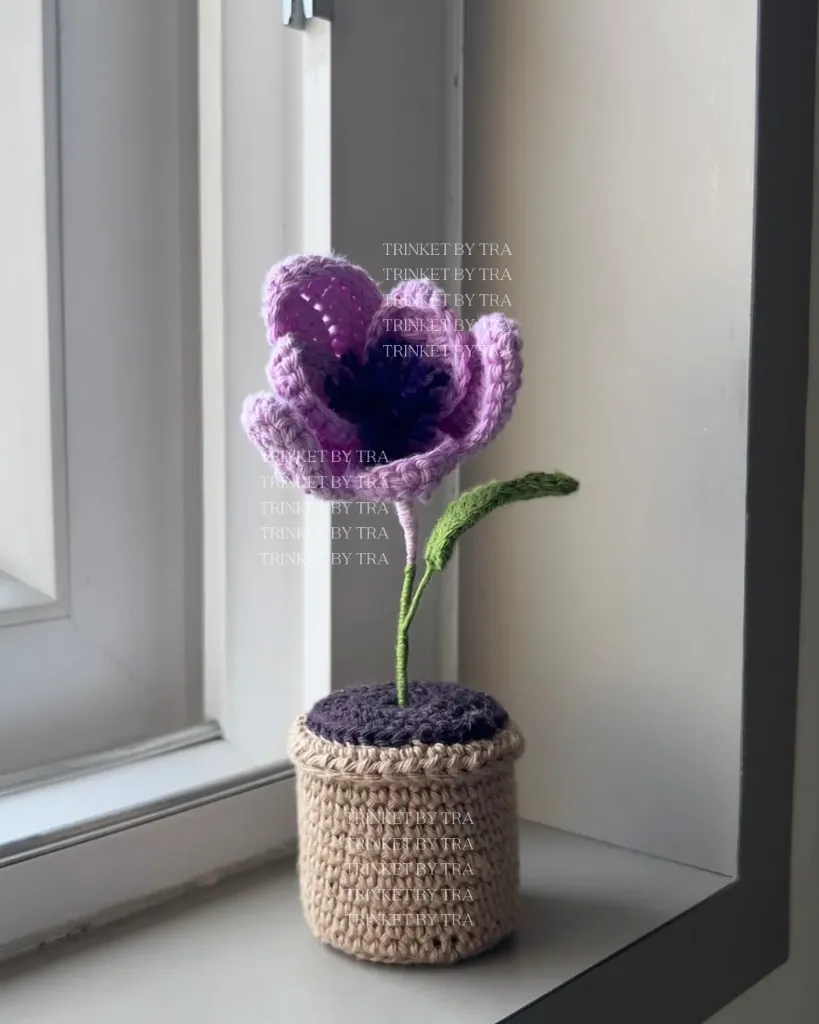 Open tulip pot