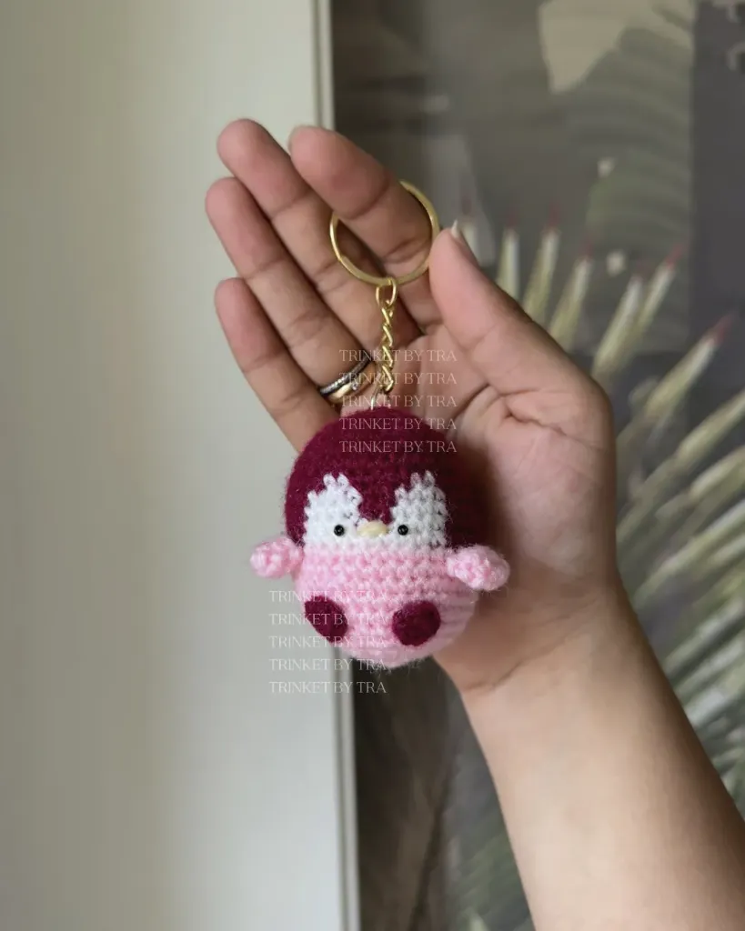 Penguin keychain (Dark pink)