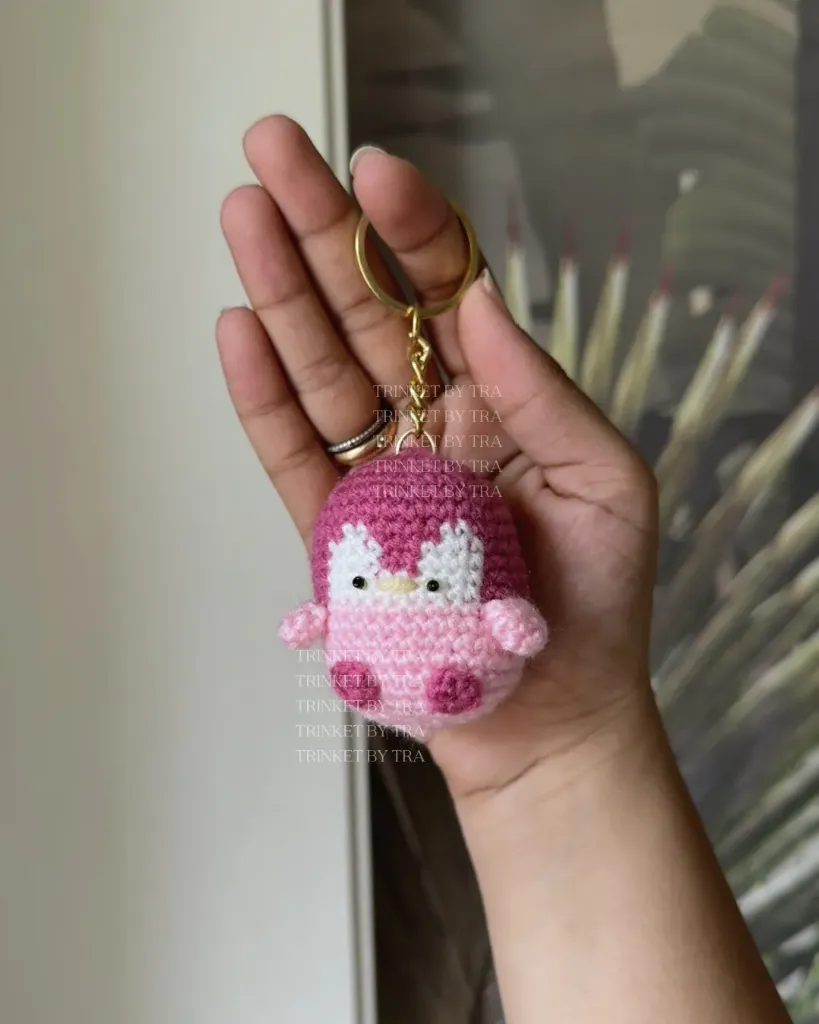 Penguin keychain (Light pink)