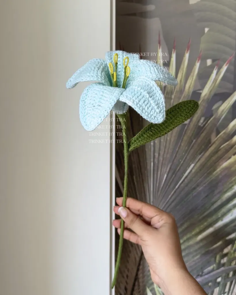Big lily (Ice blue)