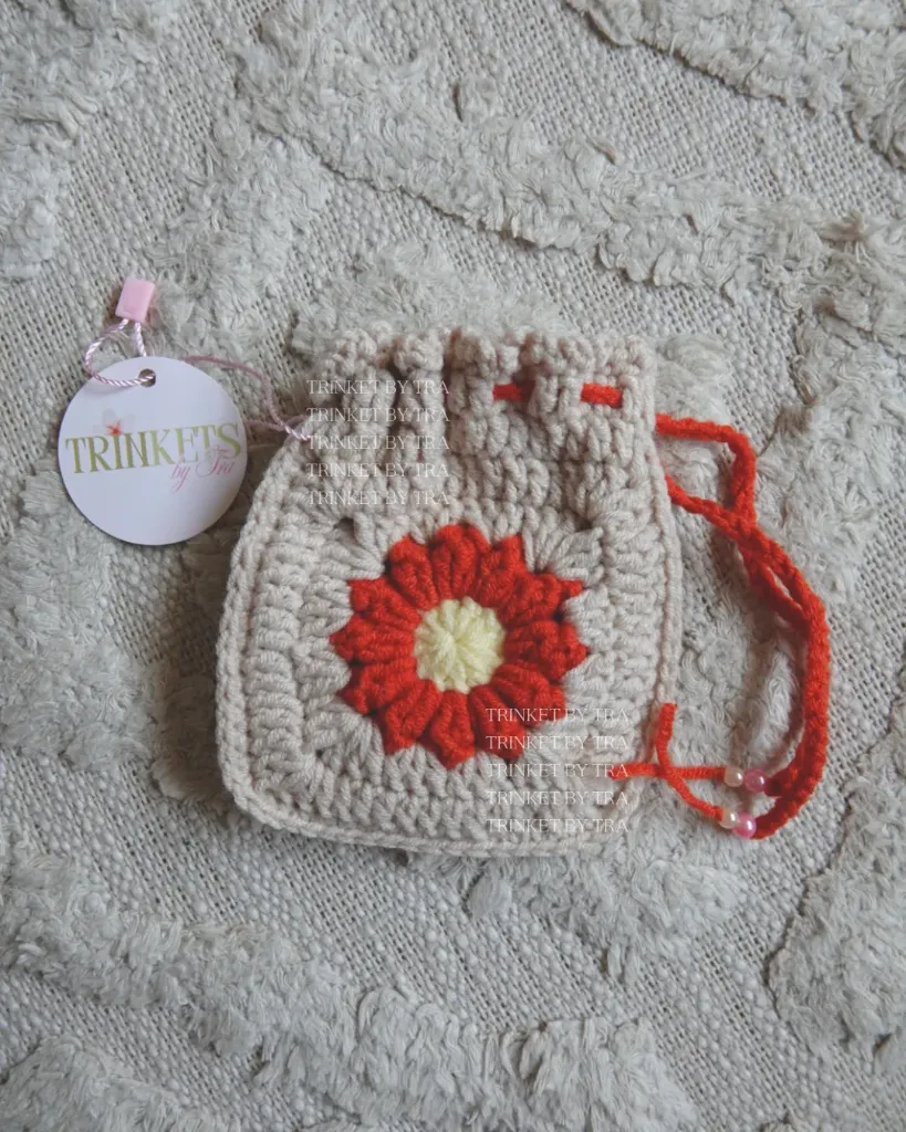 Daisy drawstring pouch (Tangerine Bloom)