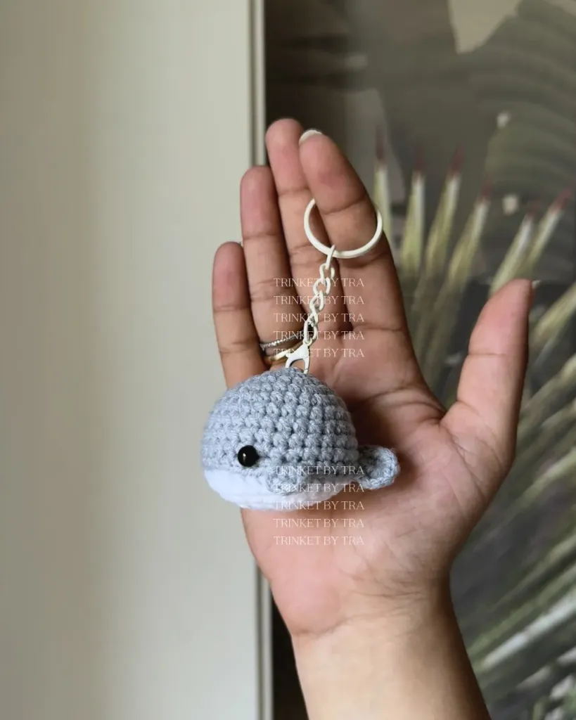 Whale keychain (Grey)