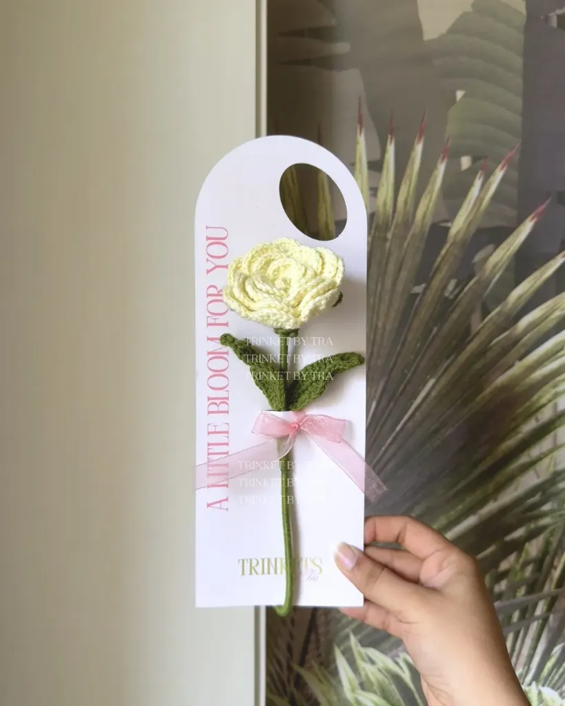 Rose on card (Lemon yellow)