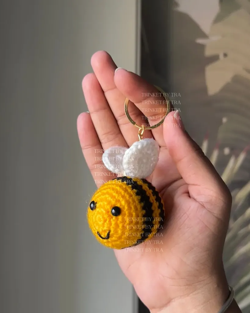 Bumble bee keychain