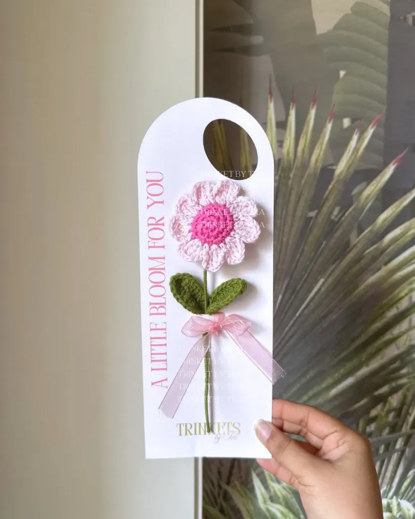 Mini daisy on card (Light pink)