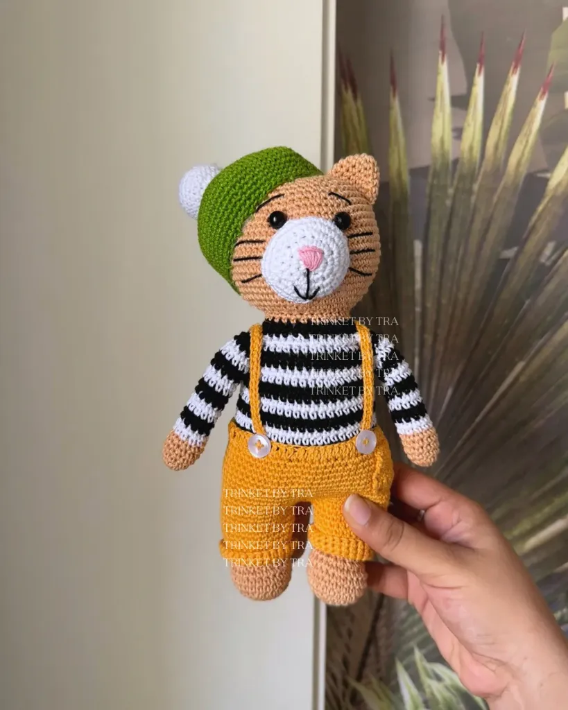 Mochi the kitten (Mango yellow)